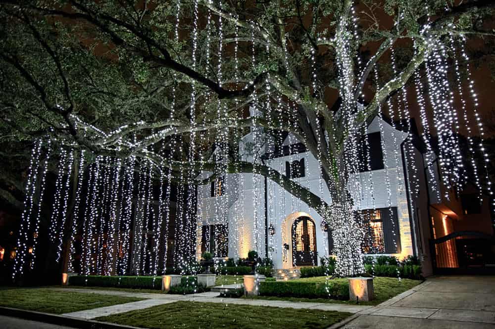 Cascading icicle lighting effects for Christmas