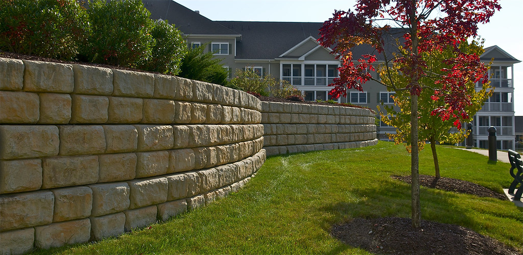 Tiered blocks retaining wall