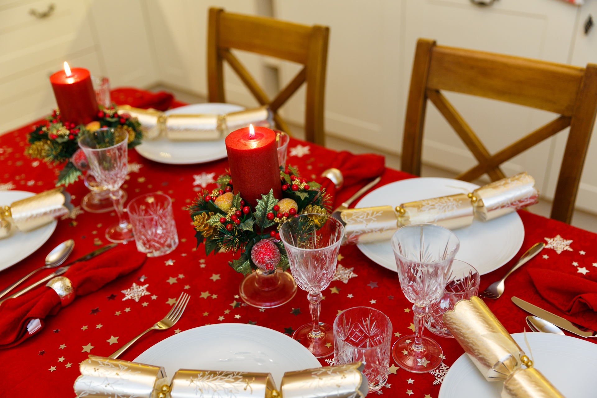Christmas dinnerware and canldes