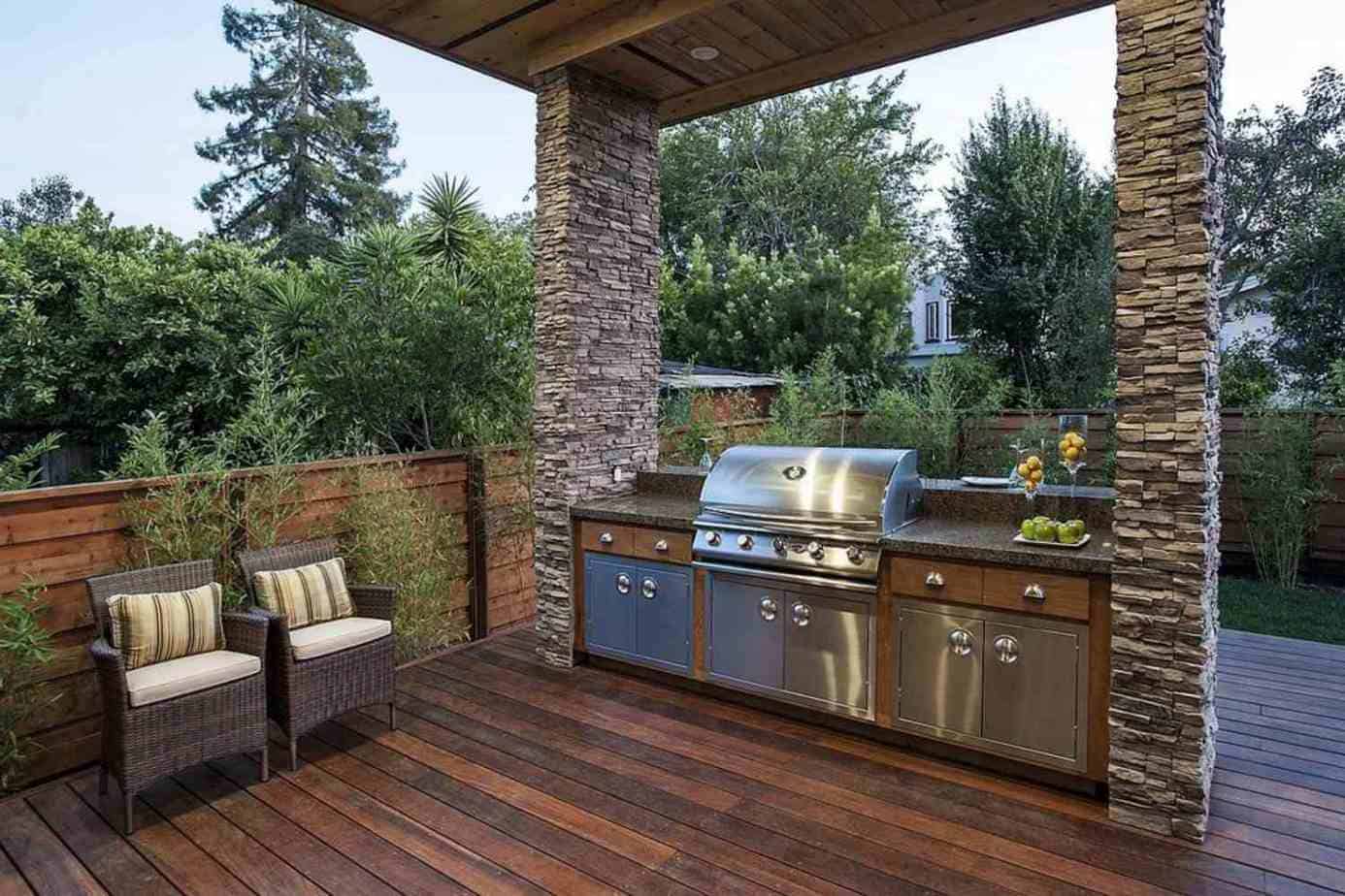 Outdoor kitchen with raised decking