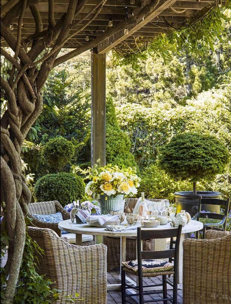 Alfresco dining with rustic veranda