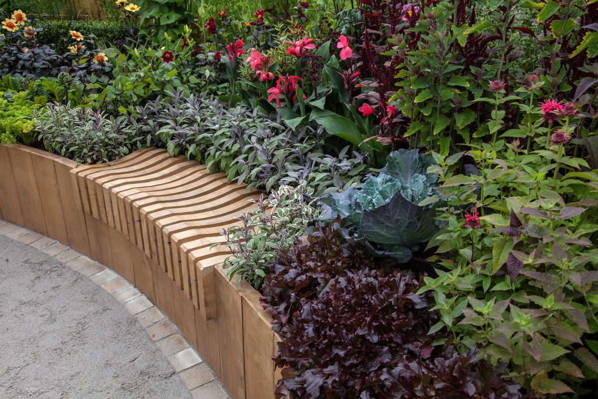 Wood garden edges with a built-in bench