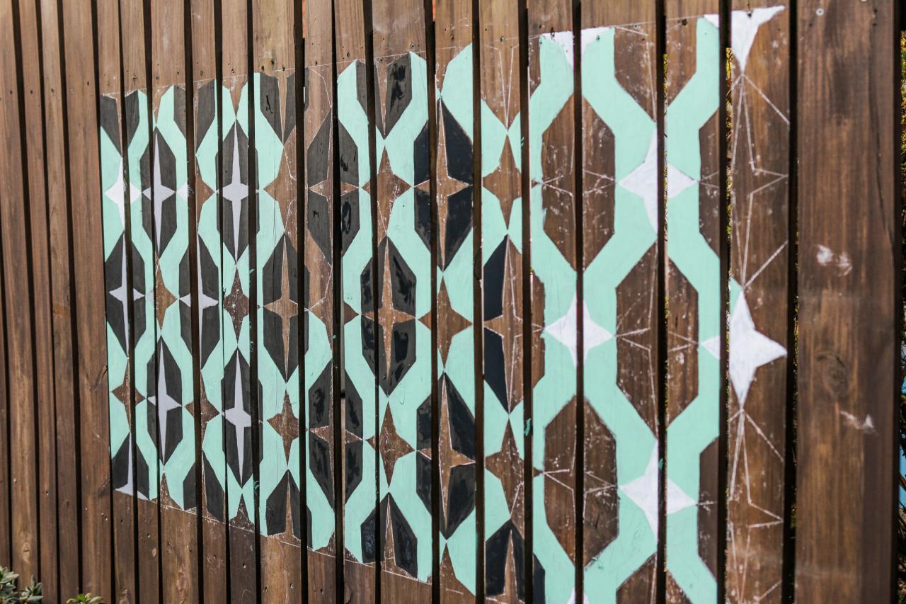 Garden fence designed with geometric pattern 