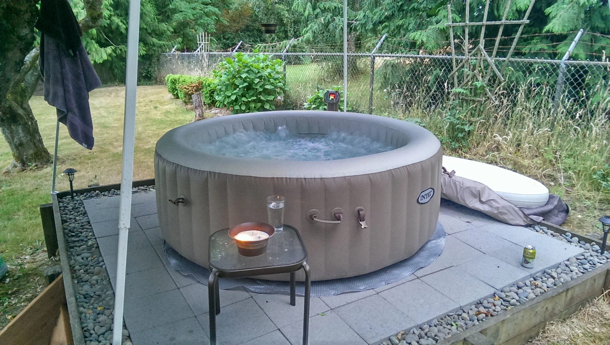 Simple outdoor hot tub setting