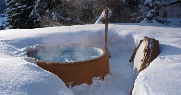 Inflatable hot tub setup for wintertime