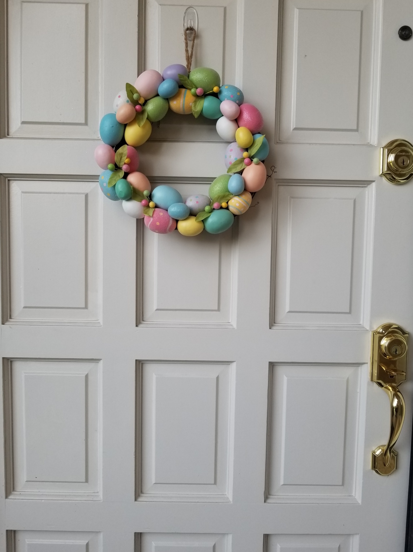DIY egg wreath on the door in pastel colours