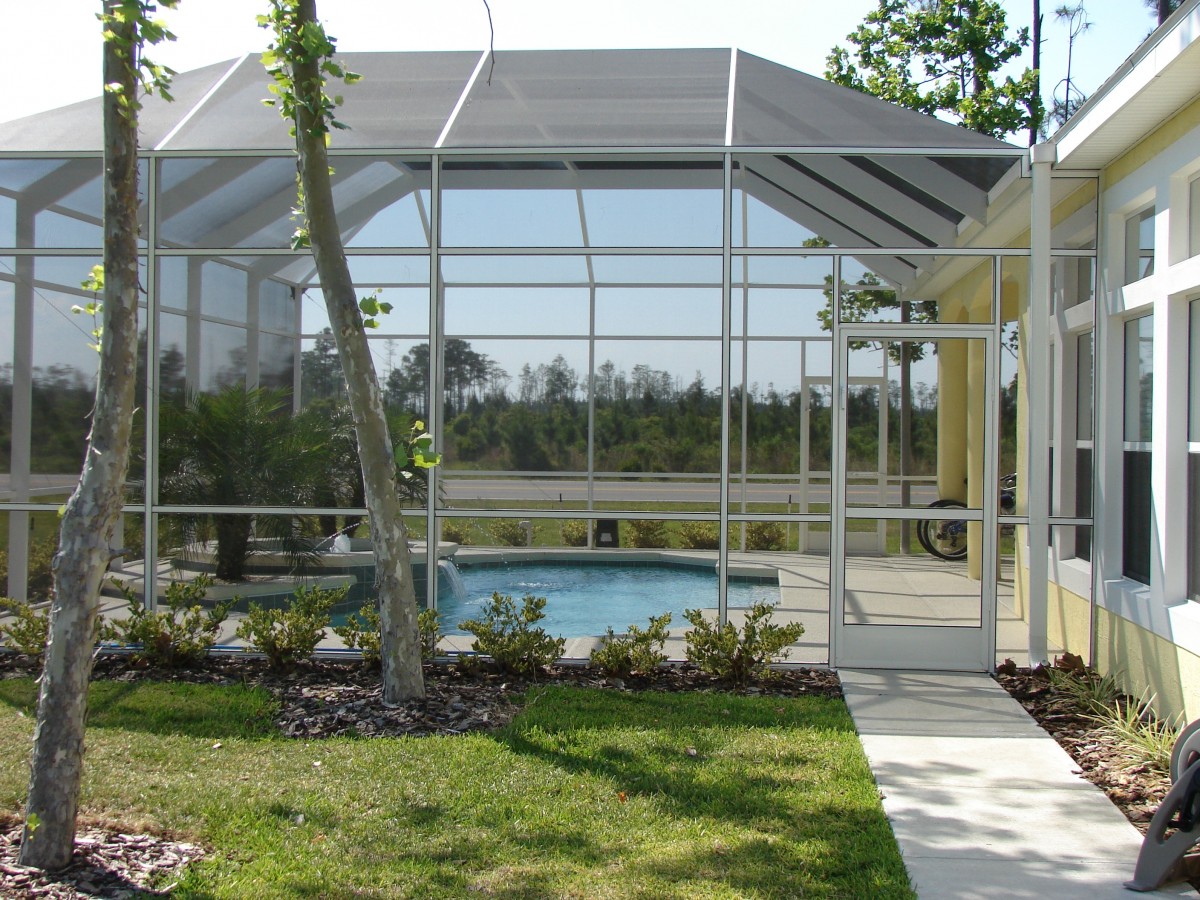 Airy and glass greenhouse pool house