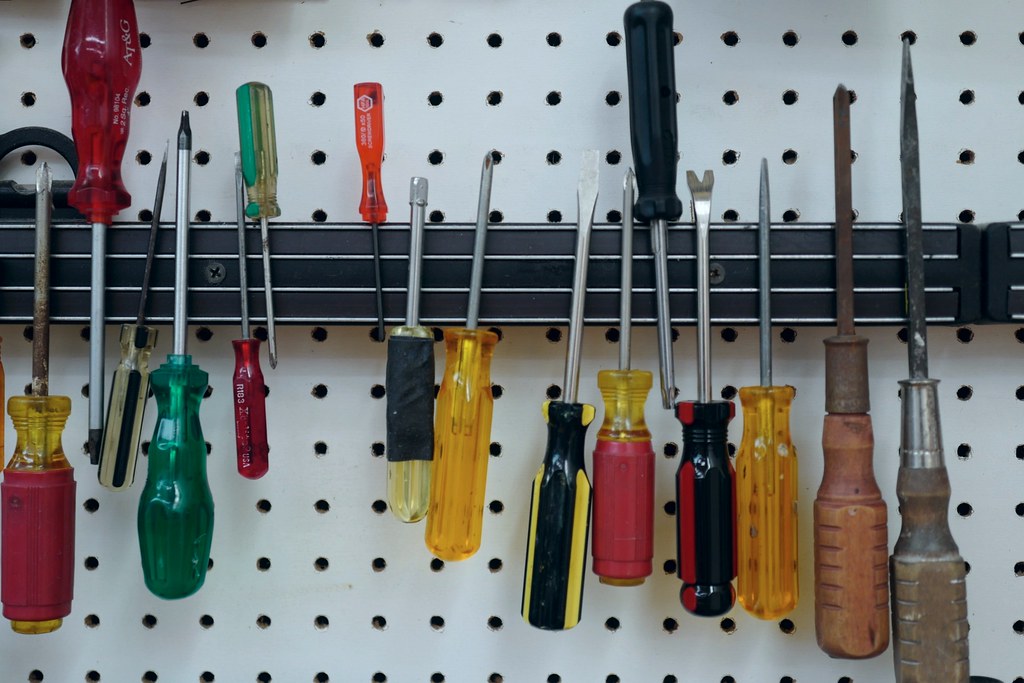 Artist tools magnetic strip pegboard screwdrivers