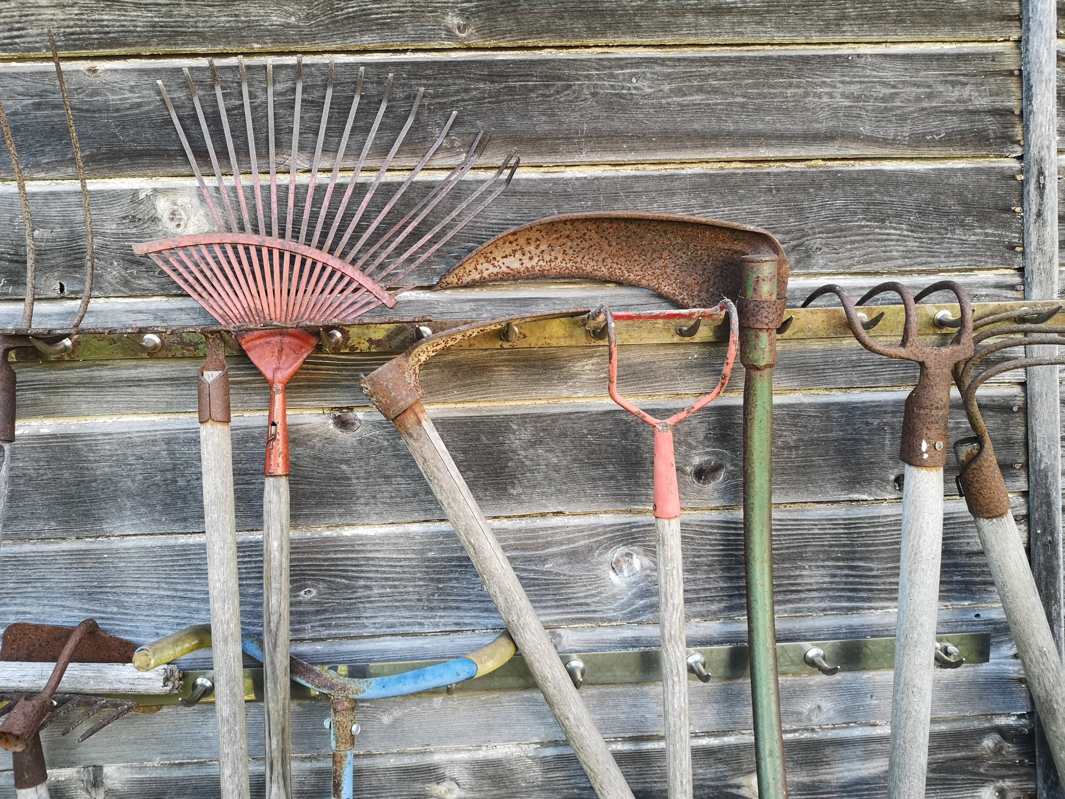 Garden tools rack