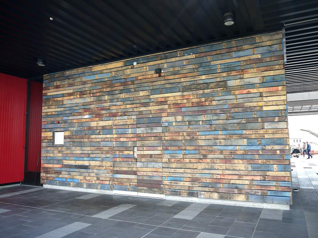 Upcycled pallets walling