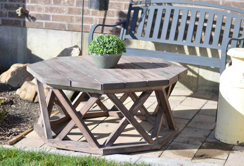 Octagon patio table with lattice legs