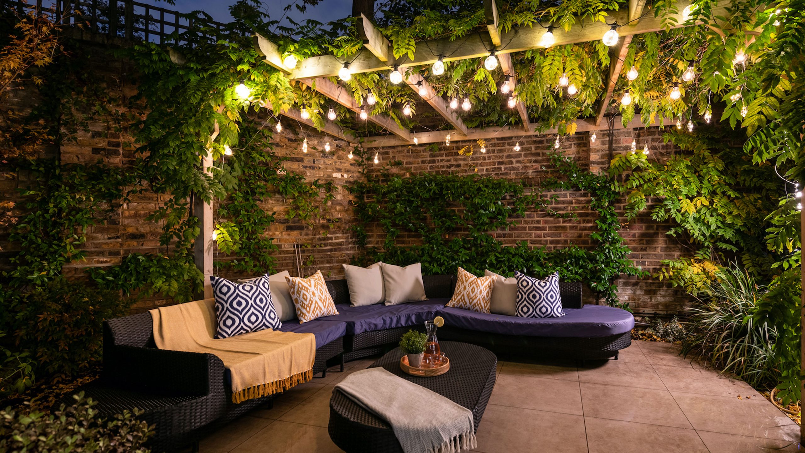 Summer garden idea with outdoor lighting ideas