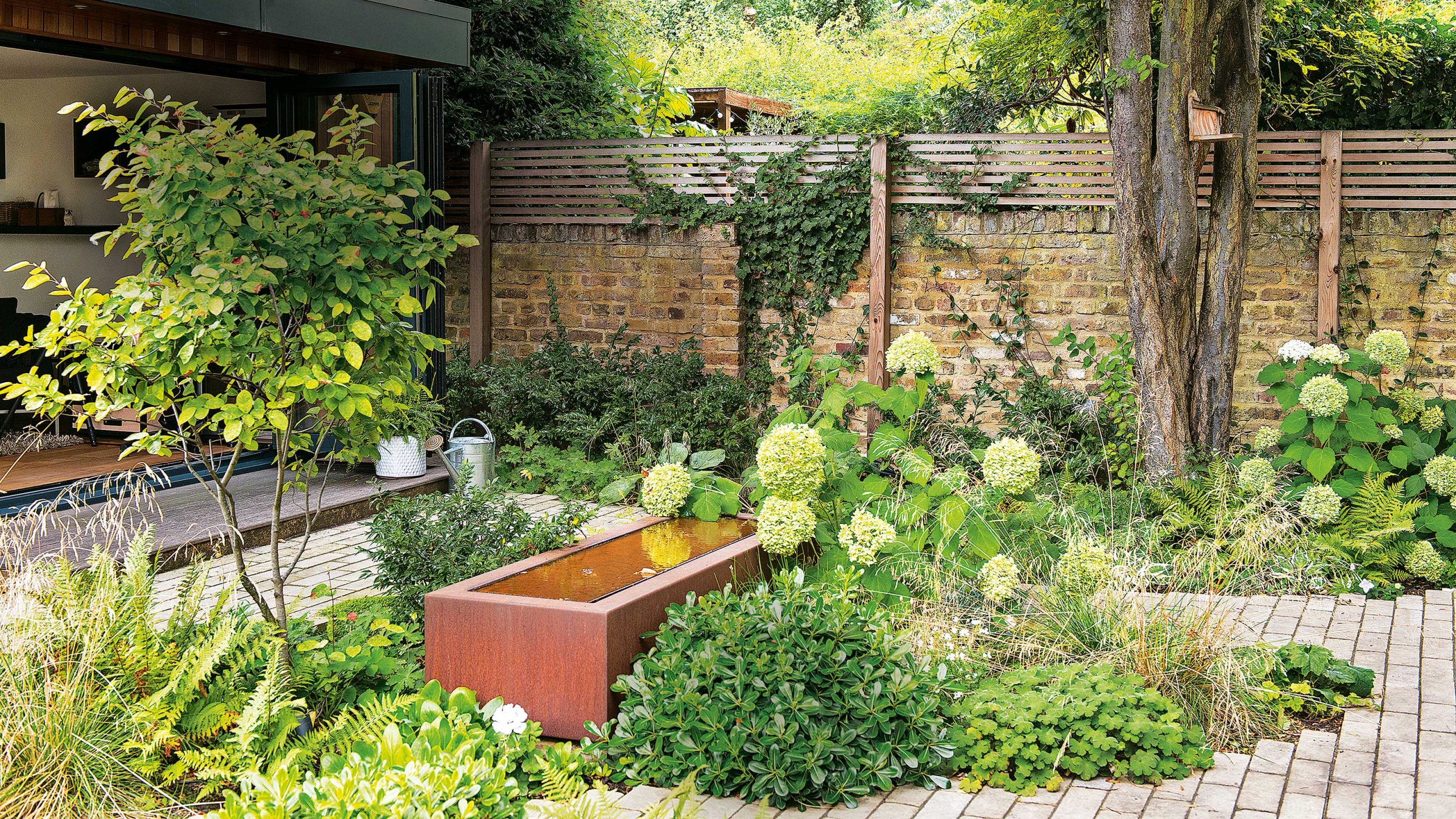 Summer garden idea with a mini water feature