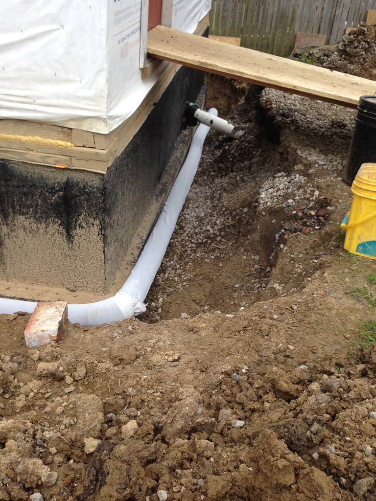 Tile drainage installation
