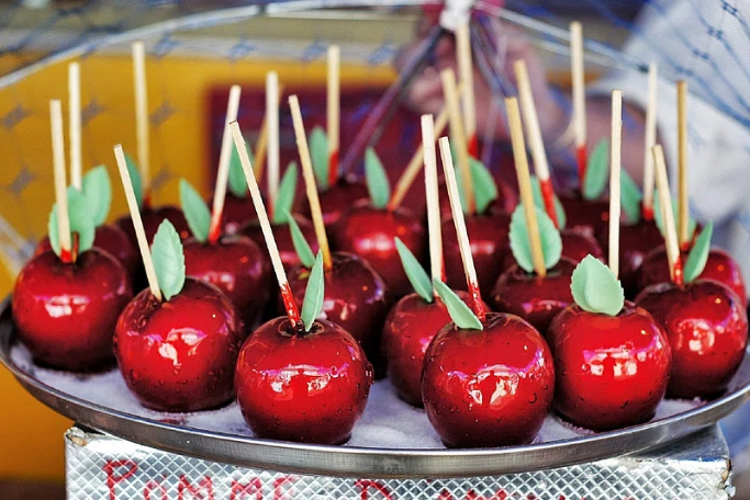 A tray of ‘poisonous’ candy apples coated with black colouring food.