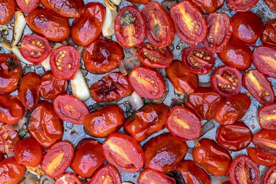 Juicy roasted cherry tomatoes on the grill.